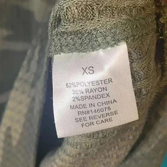 SWEET ROMEO Waffle Thermal Puff Sleeve Tee In Green Camo - Picture 4 of 5